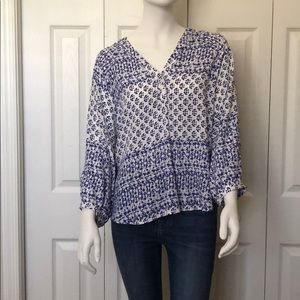 Sam & Lavi 3/4 Sleeve v neck blouse